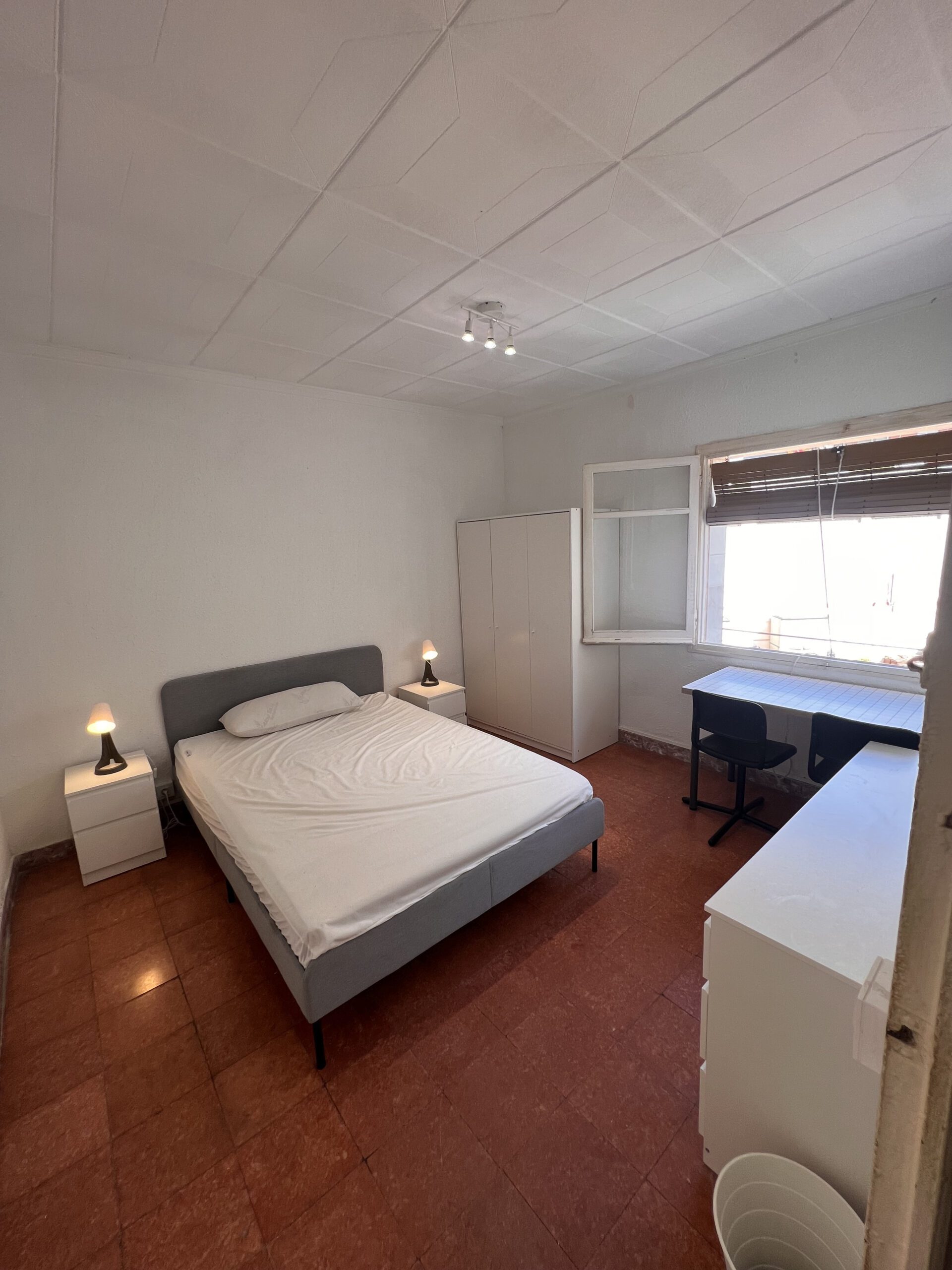 Habitación para parejas en Cartellà. Rooming Concept Alquila tu habitación de forma segura en Barcelona y Madrid con el modelo Rent to Rent